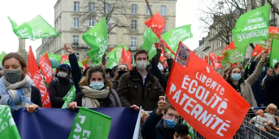 Protest gegen künstliche Befruchtung für alle