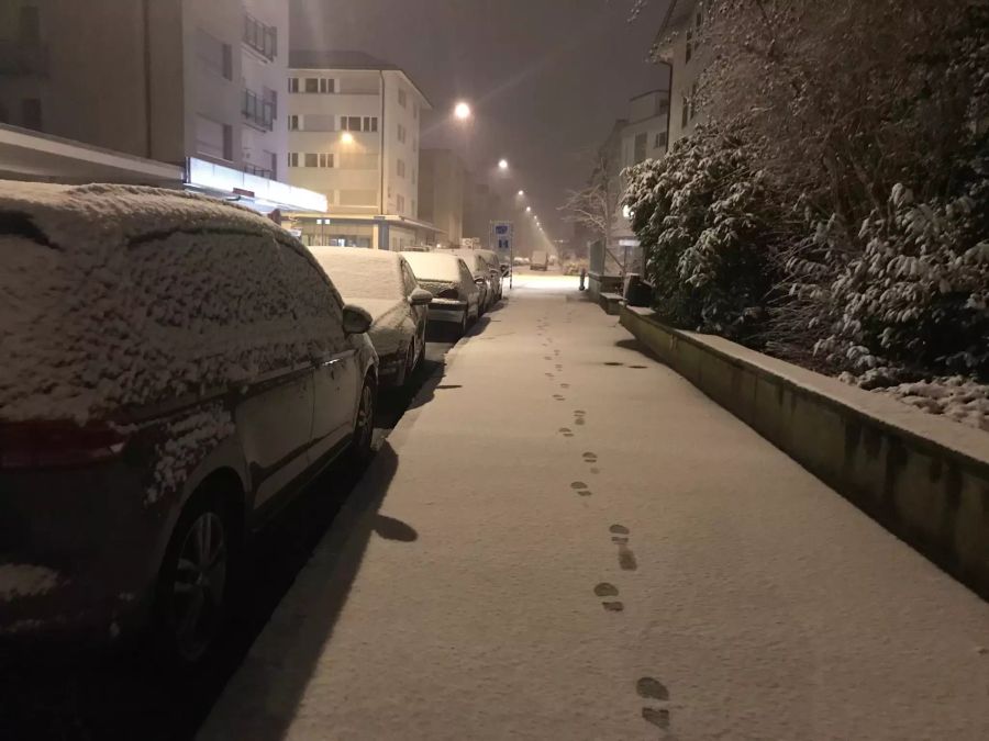 In der Berner Länggasse hat es in der Nacht auf Dienstag etwa geschneit.