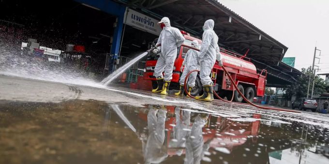 Der Fischmarkt in der Provinz Samut Sakhon wurde geschlossen und für die Umgebung des Vororts von Bangkok ein Lockdown verordnet. Fischmarkt Lockdown Bangkok Thailand