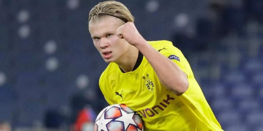 Hat seine Reha in Katar beendet: BVB-Torjäger Erling Haaland. Foto: Gregorio Borgia/AP/dpa