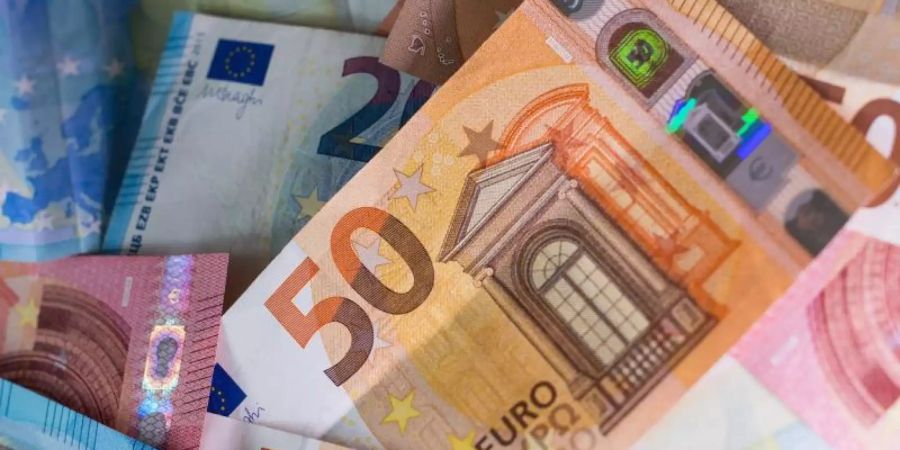 Bargeld steht hoch im Kurs während der Corona-Pandemie. Foto: Monika Skolimowska/dpa-Zentralbild/dpa
