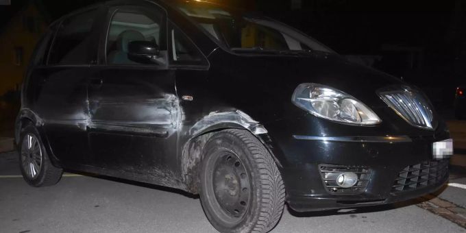 Fahrunfähig Selbstunfall verursacht und weggefahren.