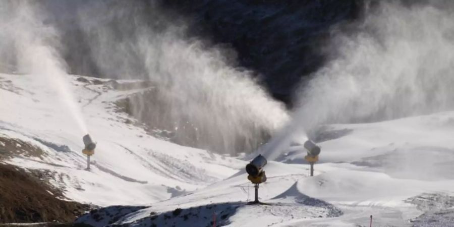 Nach der neuen Quarantänepflich in Österreich, bleibt deutschen Siktouristen als Alpenregion nur noch die Schweiz. Foto: Gian Ehrenzeller/KEYSTONE/dpa