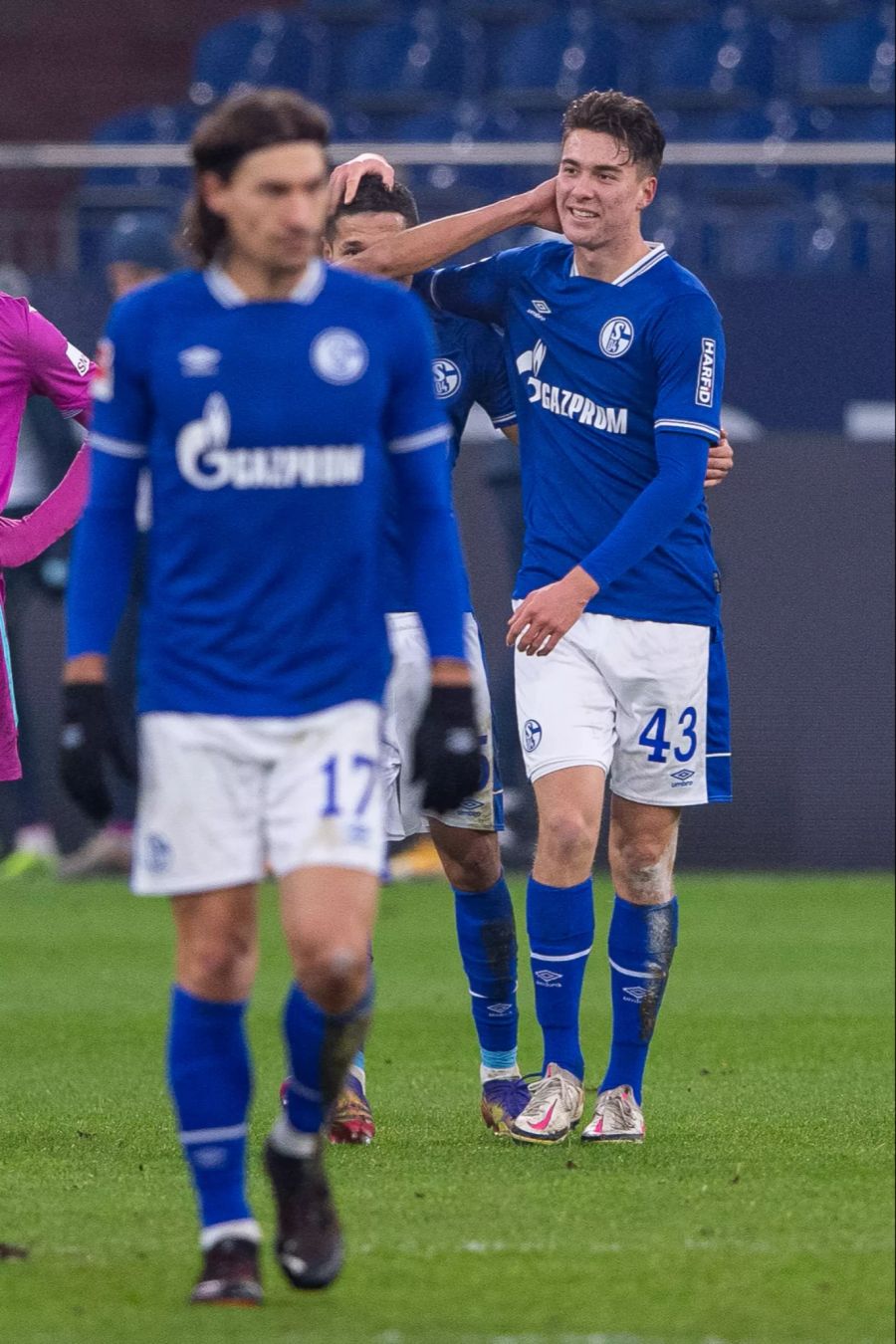 Der US-Boy Matthew Hoppe trifft sehenswert zum 1:0. Auch die Tore zwei und drei gehen auf das Konto des 19-Jährigen.