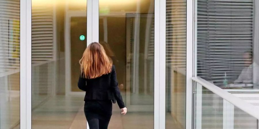 Viele börsennotierte Unternehmen haben noch immer keine Frau im Vorstand. Foto: Jan Woitas/ZB/dpa