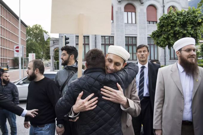 Freidenker Andreas Kyriacou: «Der Niqab ist ein Zeichen des Extremismus.» Zwei islamische Männer.