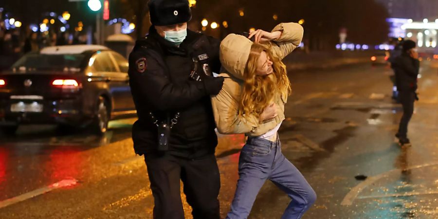 Die Polizei griff bei den Demonstrationen in Russland vom Samstag hart durch.