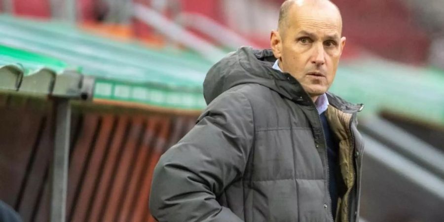 Ist mit Augsburg gegen Leipzig in der Aussenseiterrolle: FCA-Coach Heiko Herrlich. Foto: Stefan Puchner/dpa
