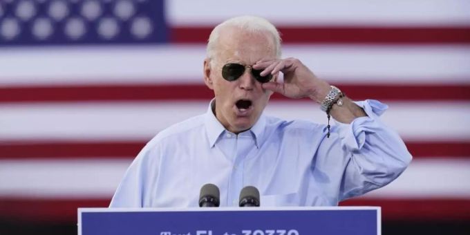 Herausforderer Joe Biden greift auf einer Wahlkampfkundgebung US-Präsidenten Donald Trump an. Foto: Andrew Harnik/AP/dpa