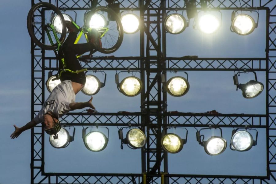 Der Engländer Sam Pilgrim zeigt seine Kunststuecke am «freestyle.ch» 2013 auf der Landiwiese in Zürich.