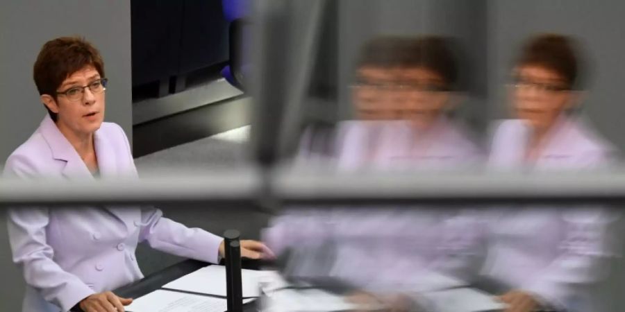Kramp-Karrenbauer im Bundestag