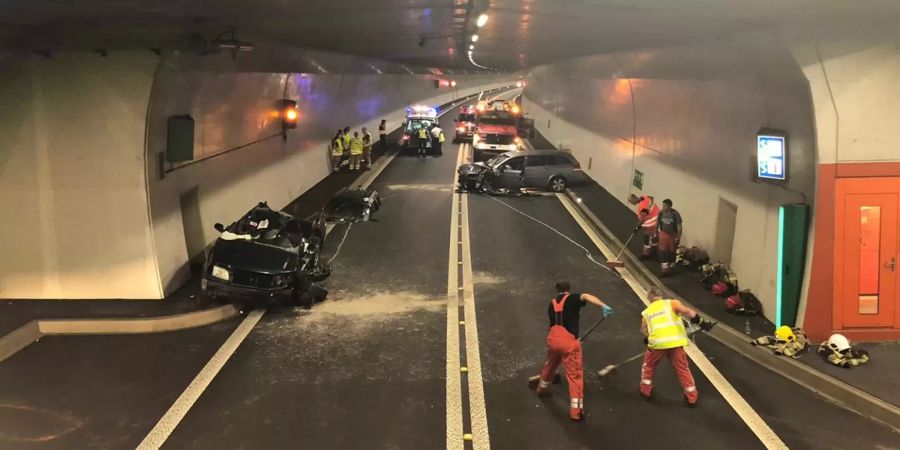 Verletzte bei Frontalkollision in Tunnel