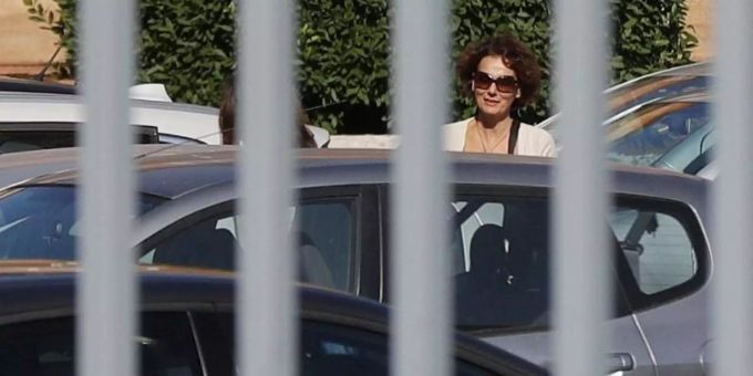 Federic Orlandi, die Schwester der vermissten Emanuela Orlandi, trifft beim Vatikan ein. Foto: Gregorio Borgia/AP Federic Orlandi, die Schwester der vermissten Emanuela Orlandi, trifft beim Vatikan ein. Foto: Gregorio Borgia/AP