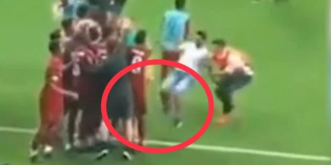 Klopp stinksauer - Video: Flitzer verletzt Liverpool-Goalie bei Jubel