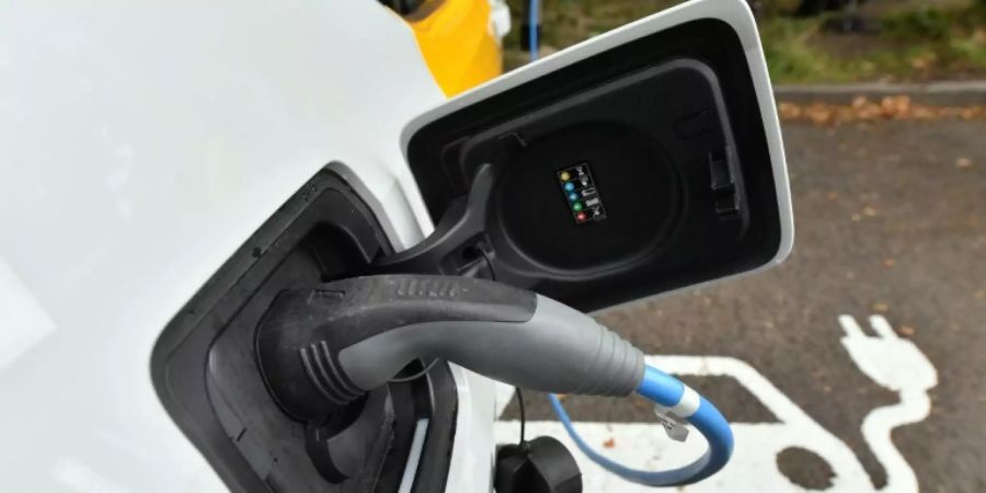 E-Auto an einer Ladestation