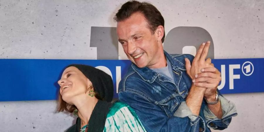 Maria Simon und Lucas Gregorowicz stellen «Polizeiruf 110: Heimatliebe» in Berlin vor. Foto: Annette Riedl