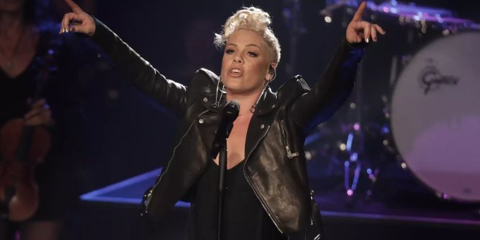 Sängerin Pink steht im Halbfinal der Sat.1-Castingshow «Voice of Germany» auf der Bühne. Pink