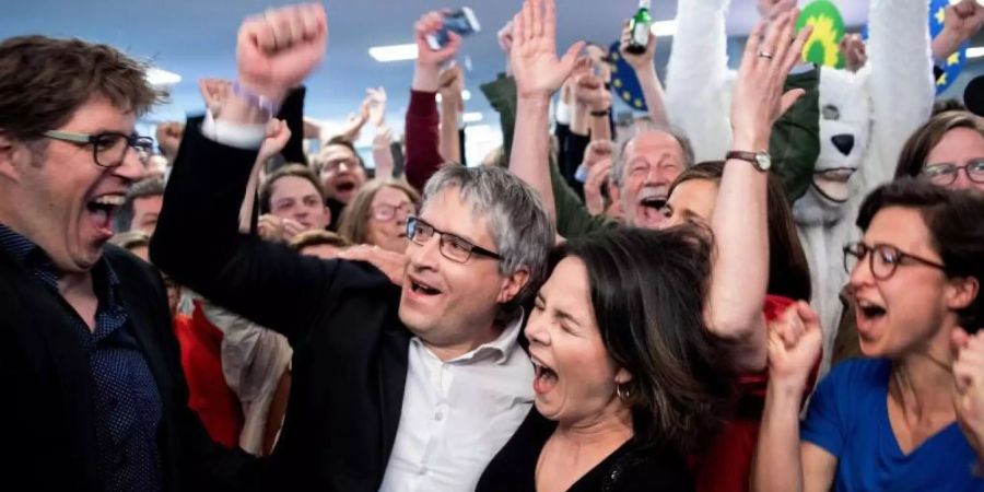 Bei den Grünen war der Jubel nach der Bekanngabe der ersten Prognose für die Europawahl gross. Foto: Kay Nietfeld