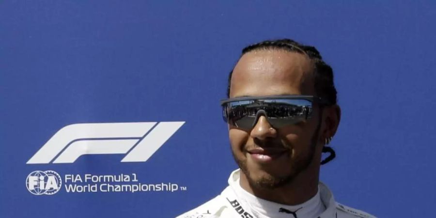 Rechnet mit starker Konkurrenz beim Rennen in Silverstone: Lewis Hamilton. Foto: Claude Paris/AP