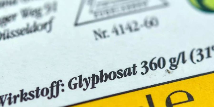 Der Wirkstoff Glyphosat steht im Verdacht, krebserregend zu sein. Er wurde von der heutigen Bayer-Tochter Monsanto als Herbizid auf den Markt gebracht. Foto: Patrick Pleul