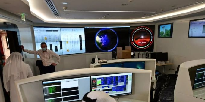 Aufnahme vom Kontrollraum der Mission in Dubai Aufnahme vom Kontrollraum der Mission in Dubai