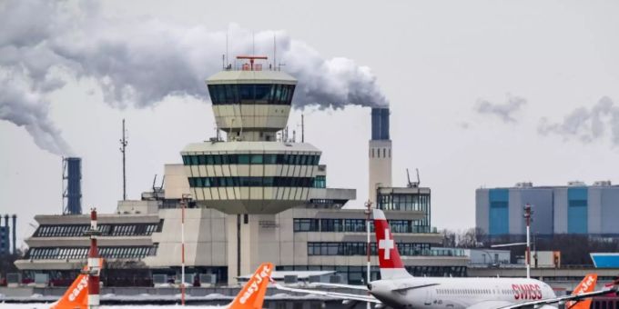 Der Berliner Flughafen Tegel Der Berliner Flughafen Tegel