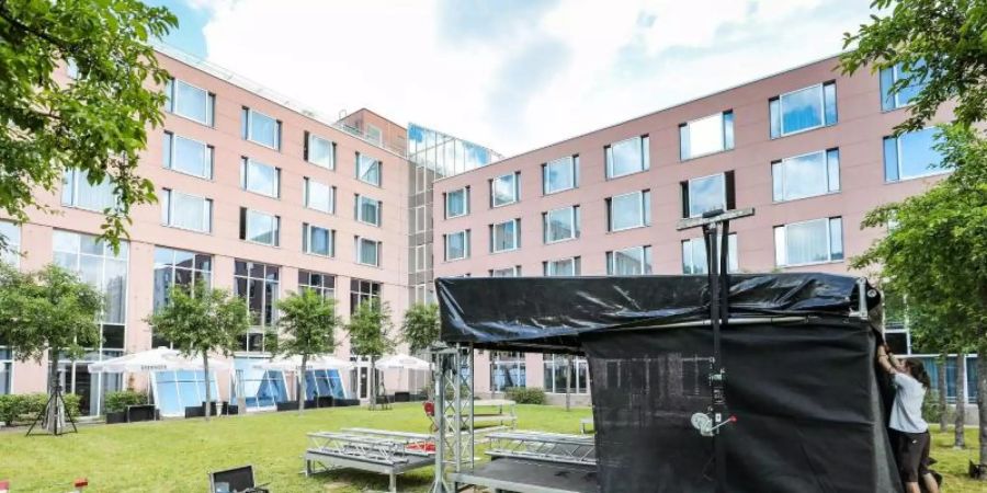 Die Not macht erfinderisch: Die Band Karat will in Chemnitz ein Konzert geben. Das Publikum soll hört aus Hotelfenstern zuhören und -sehen.. Foto: Jan Woitas/dpa-Zentralbild/dpa
