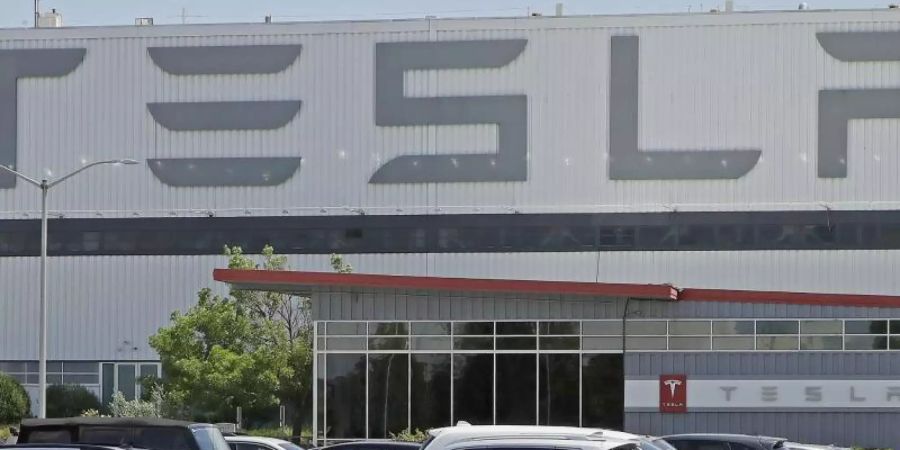 Schwarze Zahlen schreiben: Tesla erreichte mit dem erneuten Quartalsgewinn einen Meilenstein. Foto: Ben Margot/AP/dpa