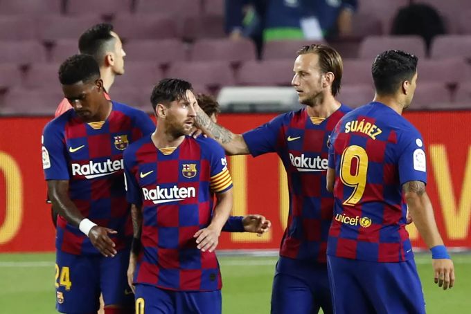Lionel Messi und die Spieler des FC Barcelona feiern das Tor zum 1:1 gegen Osasuna. FC Barcelona Osasuna Messi