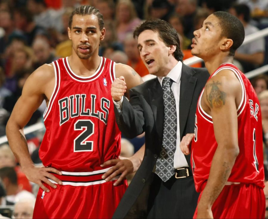 Nachdem er von den Philadelphia 76ers gedraftet wurde, spielte Thabo Sefolosha von 2006 bis 2009 für die Chicago Bulls.