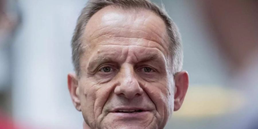 Sieht durch die Folgen der Cornavirus-Pandemie die Vielfalt der deutschen Sportlandschaft in Gefahr: Alfons Hörmann. Foto: Christoph Soeder/dpa