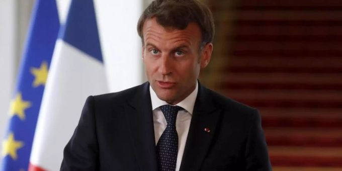 Frankreichs Datenschutzbehörde CNIL hat grünes Licht für die Corona-App «StopCovid» gegeben. Gegen die App gab es immer wieder datenschutzrechtliche Bedenken - auch aus dem Lager von Präsident Macron. Foto: Gonzalo Fuentes/POOL Reuters/AP/dpa Frankreichs Datenschutzbehörde CNIL hat grünes Licht für die Corona-App «StopCovid» gegeben. Gegen die App gab es immer wieder datenschutzrechtliche Bedenken - auch aus dem Lager von Präsident Macron. Foto: Gonzalo Fuentes/POOL Reuters/AP/dpa
