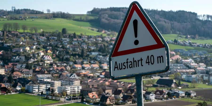 Ausfahrtsschild in Stettlen.