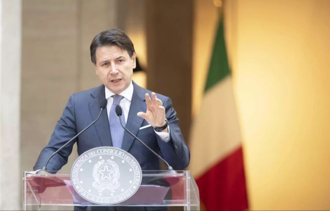 Giuseppe Conte ist Ministerpräsident von Italien. Giuseppe Conte