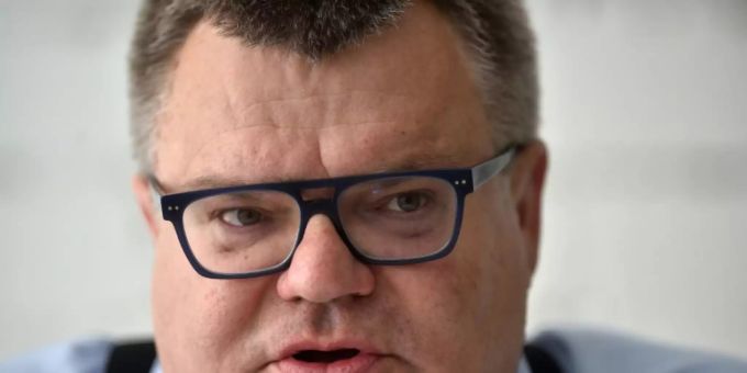 Viktor Babaryko ist der wichtigste politische Gegner vom amtierenden Präsidenten Alexander Lukaschenko. viktor babaryko