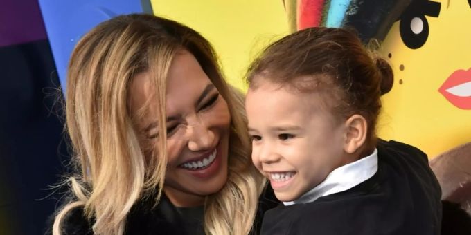 Naya Rivera und ihr Sohn auf dem roten Teppich. naya rivera
