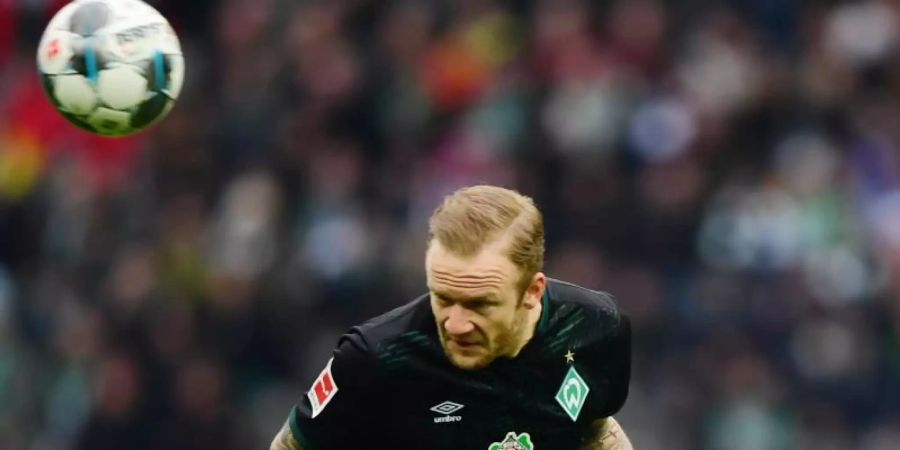 Nach der verletzungsbedingten frühen Auswechslung am 27. Spieltag droht Vogt für das Heimspiel gegen Borussia Mönchengladbach auszufallen. Foto: Soeren Stache/dpa/Archivbild