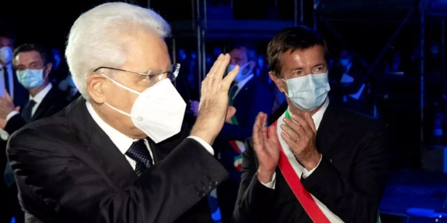 Italiens Präsident Mattarella (l.) bei Trauerfeier