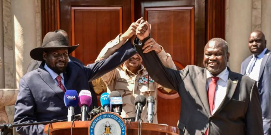 Vizepräsident Riek Machar (r.) mit Staatschef Salva Kiir