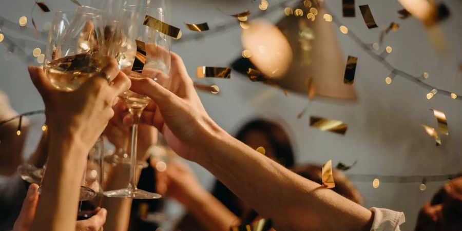 Champagner, Sekt oder Prosecco gehören zu einem Fest dazu.