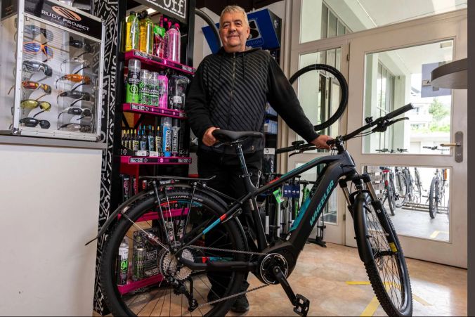 Peter Dreier in seinem Velo- und E-Bikegeschäft Polysport