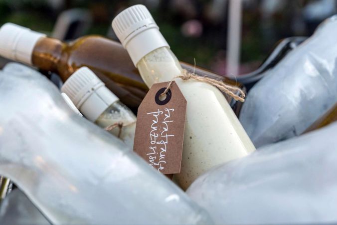 Selbstgemachte Salatsauce eisgekühlt
