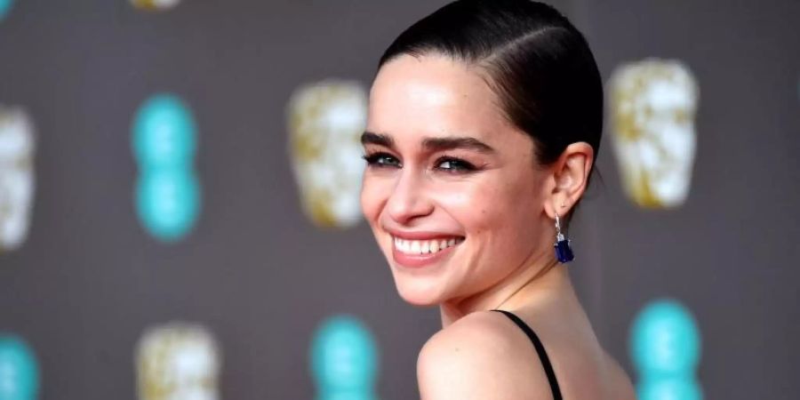 Die britische Schauspielerin Emilia Clarke bedankt sich beim Krankenhauspersonal. Foto: Matt Crossick/PA Wire/dpa