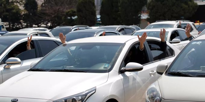 Im April veranstalteten Christen in Südkorea wegen des Coronavirus die Gottesdienste via Auto-Drive-in. Coronavirus - Südkorea