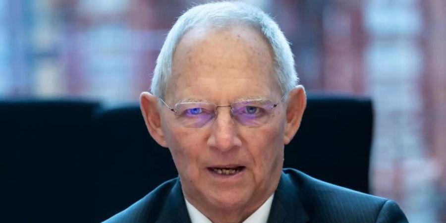 Wolfgang Schäuble: "Mit Gewalt gegen eine Minderheit fängt es immer an, aus Hassparolen werden Taten". Foto: Bernd von Jutrczenka/dpa
