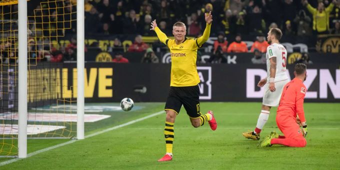 Erling Haaland jubelt nach seinem Treffer für den BVB gegen den 1. FC Köln. BVB