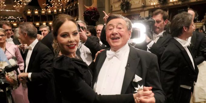 Am Wiener Opernball - Richard Lugner motzt ORF-Journalistin an