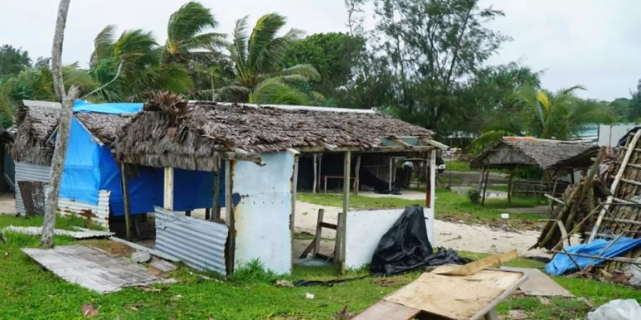 Zerstörte Hütten nahe der Hauptstadt Port Vila