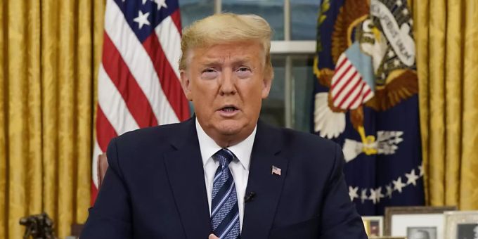 US-Präsident Donald Trump verkündet bei seiner landesweiten Ansprache zur Coronavirus-Epidemie einen 30-tätigen Einreisestopp für Reisende aus Europa. (Foto: Doug Mills/AP Keystone-SDA) US-Präsident Donald Trump verkündet bei seiner landesweiten Ansprache zur Coronavirus-Epidemie einen 30-tätigen Einreisestopp für Reisende aus Europa. (Foto: Doug Mills/AP Keystone-SDA)