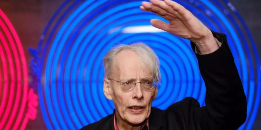 Timm Ulrichs wird 80. Foto: Ole Spata/dpa